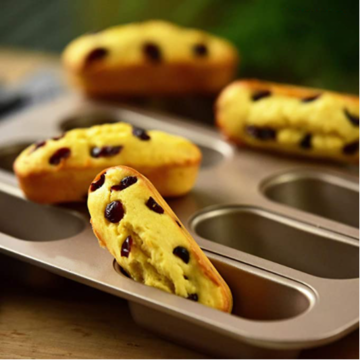 https://www.bakeitegypt.com/cdn/shop/products/Hot-Dog-Eclair-Baking-Mold_1_1400x.png?v=1647681114